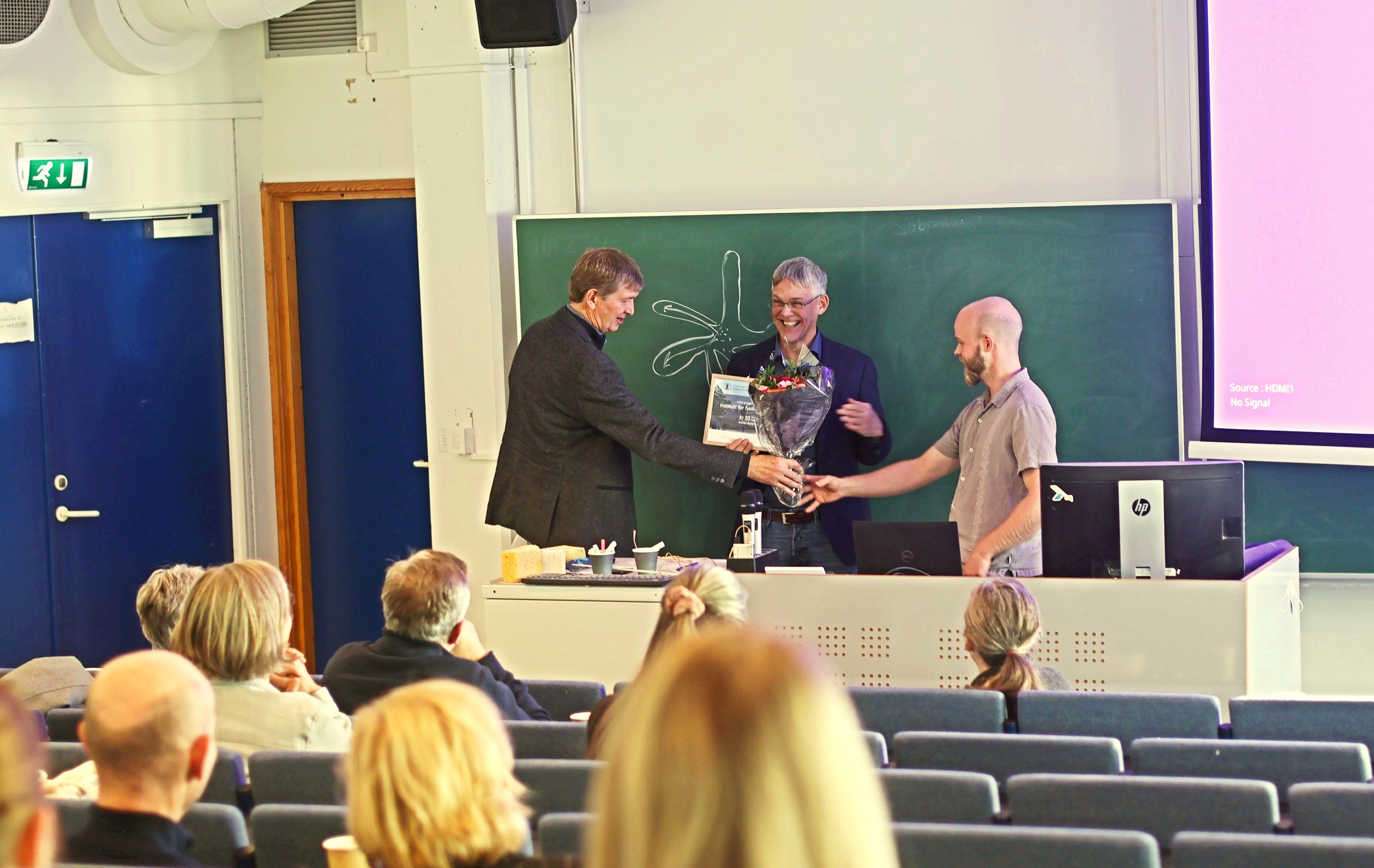 Kristoffer Eikehaug and Kjetil Ullaland receiving the HSE Award 2025 on behalf of reservoir physics.