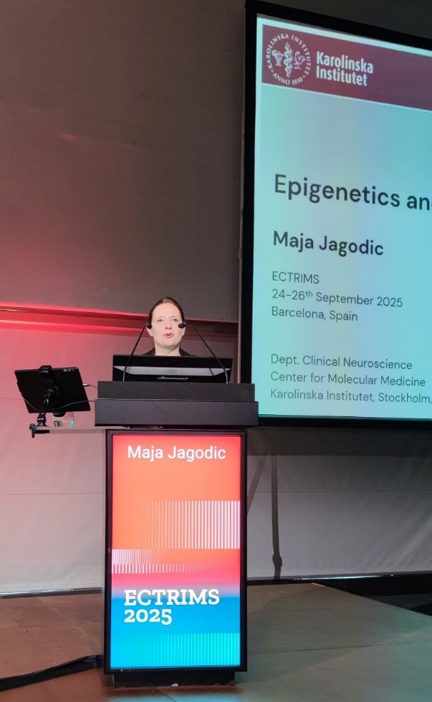 Picture of Maja Jagodic presenting her scientific talk